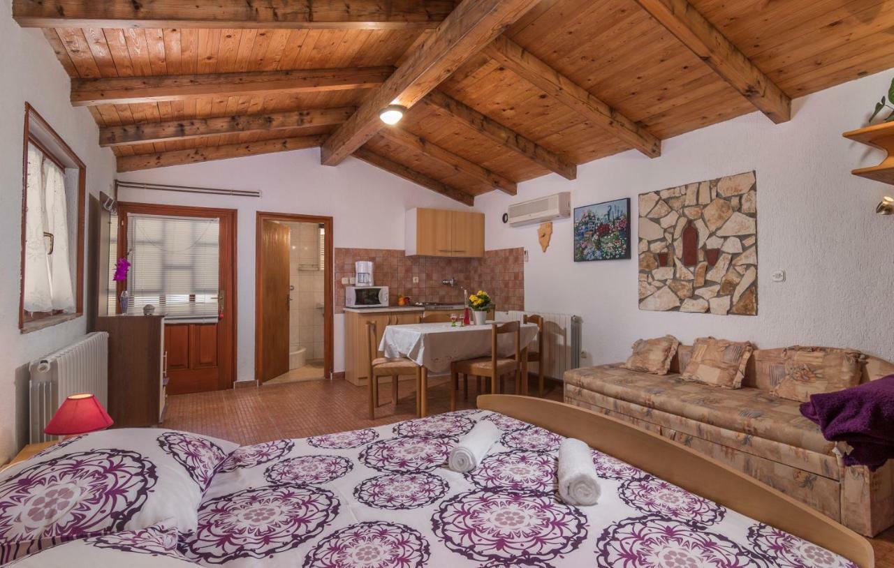 Apartmani Zikovic Poreč Exteriör bild